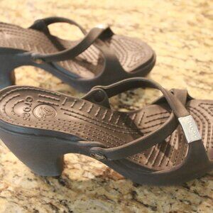Crocs Cyprus IV Brown Heels Sandals Womens Size 9